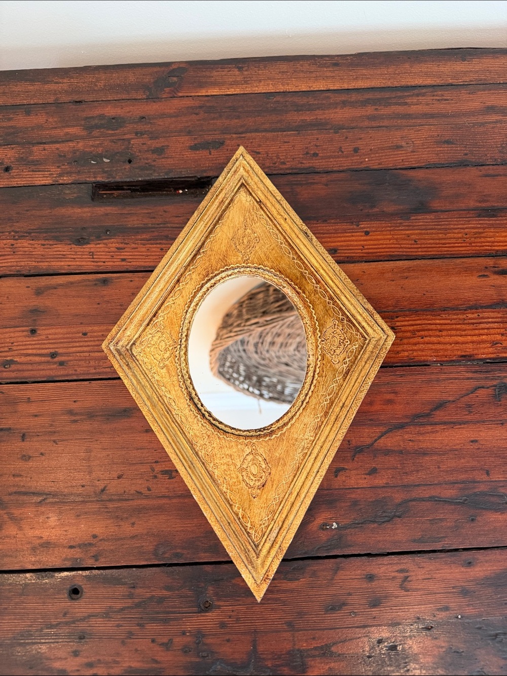 Vintage Italian Florentine Wood Gold Diamond Shape Mirror. - Picture 2 of 12